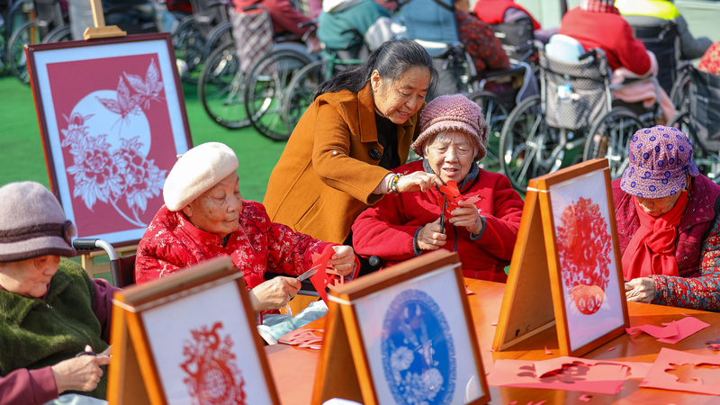 YIPB8BC2CMJSOC9DMMRQ - Thế Giới Trong Tầm Tay Tăng trưởng hướng đến con người: Kế hoạch năm năm lần thứ 15 của Trung Quốc vì cuộc sống tốt đẹp hơn