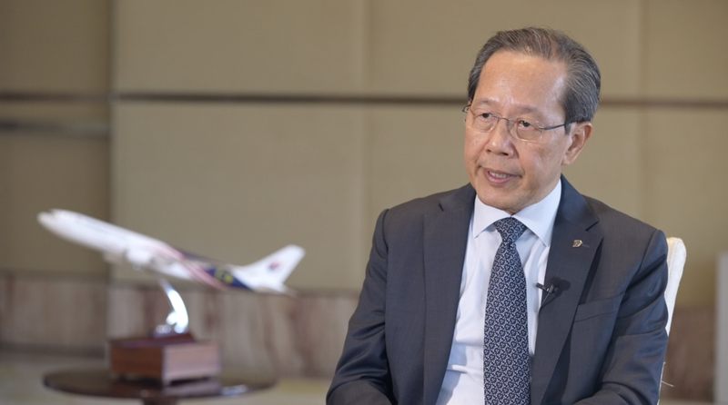 Hãng hàng không Malaysia ngắm máy bay COMAC: Một bước đột phá cho ngành hàng không đại lục Trung Quốc Hãng hàng không Malaysia ngắm máy bay COMAC: Một bước đột phá cho ngành hàng không đại lục Trung Quốc video poster