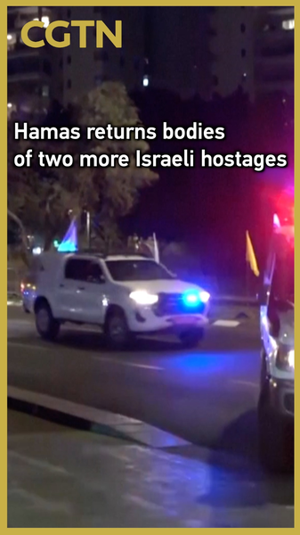 Hamas trả lại thi thể của hai con tin Israel tới Tel Aviv Hamas trả lại thi thể của hai con tin Israel tới Tel Aviv video poster