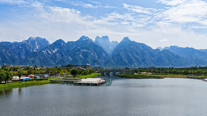 08WPHJMKWYEEAE3PWFMM - Thế Giới Trong Tầm Tay Trải nghiệm những đỉnh núi ngoạn mục của núi Hoa Sơn qua livestream video poster