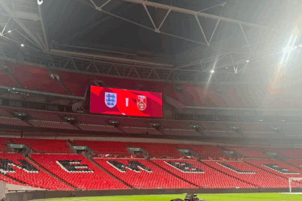 Đội nữ đại lục Trung Quốc đối đầu với Anh tại Wembley