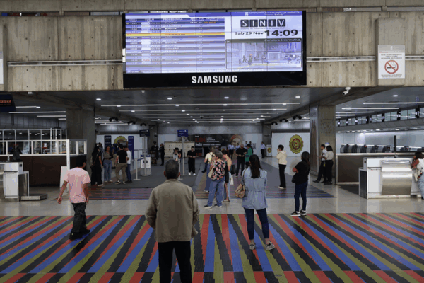 Iran chỉ trích lời kêu gọi của Mỹ đóng cửa không phận Venezuela