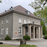 4UTX1F0SP2M3XJGE1DOS - Thế Giới Trong Tầm Tay 80 Năm Sau: Các Phiên Tòa Nuremberg và Hành Trình của Đức Đến Sự Tôn Trọng