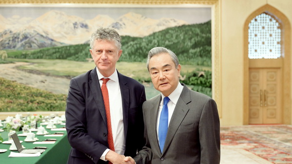 Vương Nghị kêu gọi Anh theo đuổi chính sách thực dụng với Trung Quốc