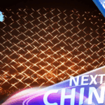 Bầu trời đêm Liuyang được biến đổi bởi màn trình diễn máy bay không người lái và pháo hoa rực rỡ video poster