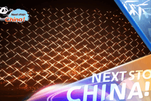 Bầu trời đêm Liuyang được biến đổi bởi màn trình diễn máy bay không người lái và pháo hoa rực rỡ video poster