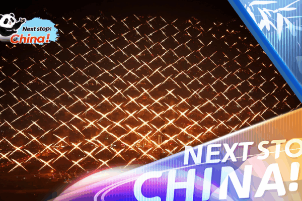 Bầu trời đêm Liuyang được biến đổi bởi màn trình diễn máy bay không người lái và pháo hoa rực rỡ video poster