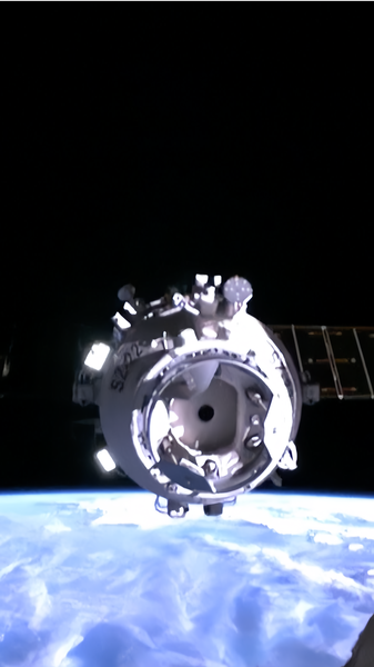 Shenzhou-22 cập bến trạm không gian Tiangong với hàng hóa quan trọng video poster