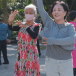 Những Năm Vàng Sống Động: Người Hưu Trí Nhảy Múa ở Ngũ Chỉ Sơn, Hải Nam video poster