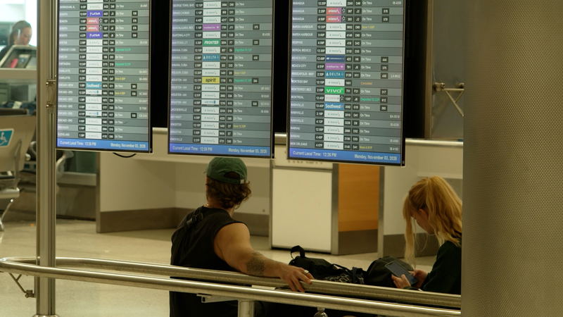 3 triệu khách du lịch bị hoãn chuyến khi chính phủ Mỹ ngừng hoạt động ngừng các chuyến bay video poster