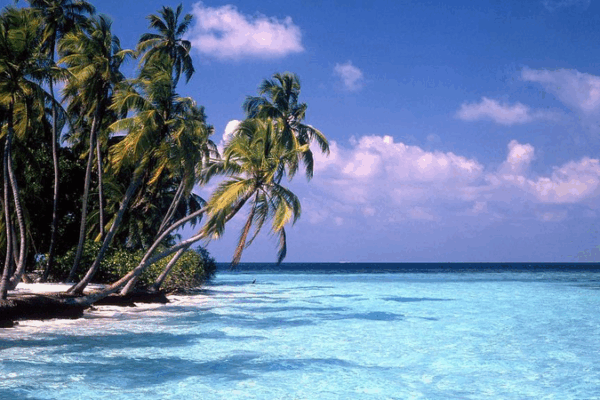 Maldives áp dụng lệnh cấm hút thuốc thế hệ đầu tiên trên thế giới đối với những người sinh sau năm 2007