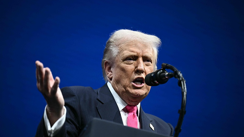 Trump ký luật phát hành hồ sơ Epstein