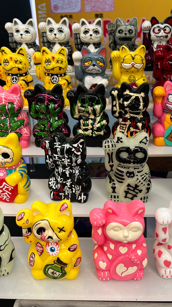 Thị trường quái vật ở Bắc Kinh: Kỳ lạ, Tuyệt vời, và Hoàn toàn Punk video poster