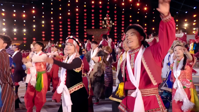 Sự hòa quyện giữa dân gian Tây Tạng x Nhảy đường phố trở thành hiện tượng trực tuyến video poster