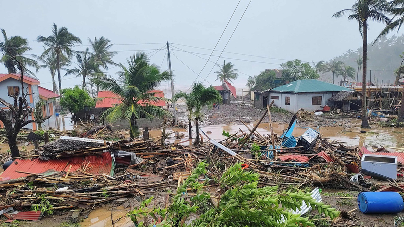 Siêu bão Fung-wong tấn công tỉnh Aurora trên đảo Luzon
