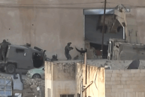 Israel điều tra video binh sĩ bắn vào người Palestine đã đầu hàng