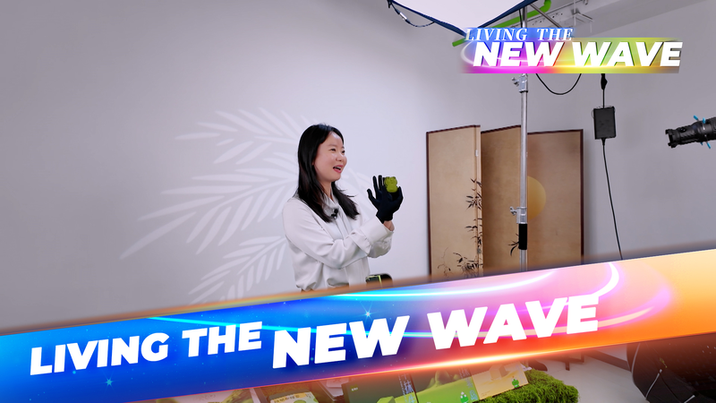 NQJWO7GNS8M0GFSLG132 - Thế Giới Trong Tầm Tay Sự bùng nổ mua sắm livestream: Làn sóng thương mại điện tử mới ở Trung Quốc đại lục video poster