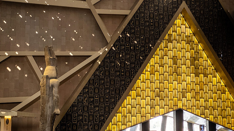 Bên trong Bảo tàng Lớn của Ai Cập: “Kim Tự Tháp Thứ Tư” Hiện Đại video poster