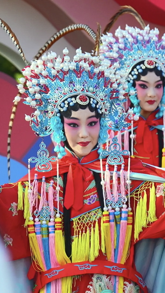 Những Giọng Mới của Phượng Hoàng Trẻ: Gala Opera Trẻ Em Đầu Tiên của CMG video poster