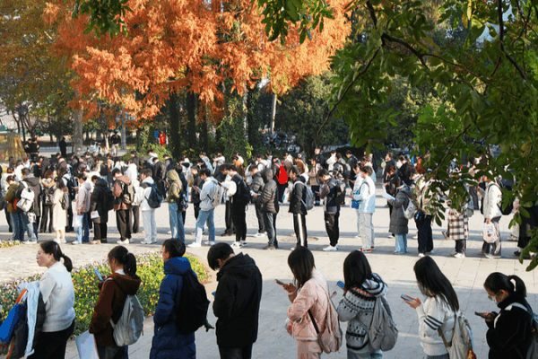 3,7 triệu người tranh tài trong kỳ thi công chức đầu tiên tại Trung Quốc kể từ khi nâng giới hạn tuổi