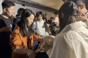 Cộng đồng Tai Po tại Hồng Kông Đoàn Kết Sau Vụ Hỏa Hoạn Chết Người video poster