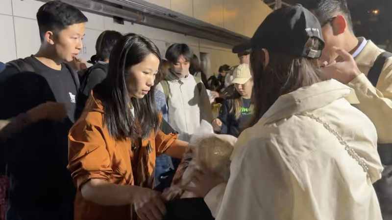 Cộng đồng Tai Po tại Hồng Kông Đoàn Kết Sau Vụ Hỏa Hoạn Chết Người video poster