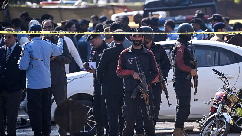 Taliban Pakistan tuyên bố đánh bom chết người tại tòa án Islamabad