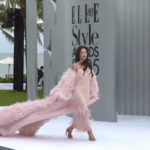 XPZE90CF4QJ7Z85Q9L7A - Thế Giới Trong Tầm Tay Cuộc cách mạng phong cách của Sanya: Từ điểm đến bãi biển đến trung tâm thời trang & văn hóa video poster