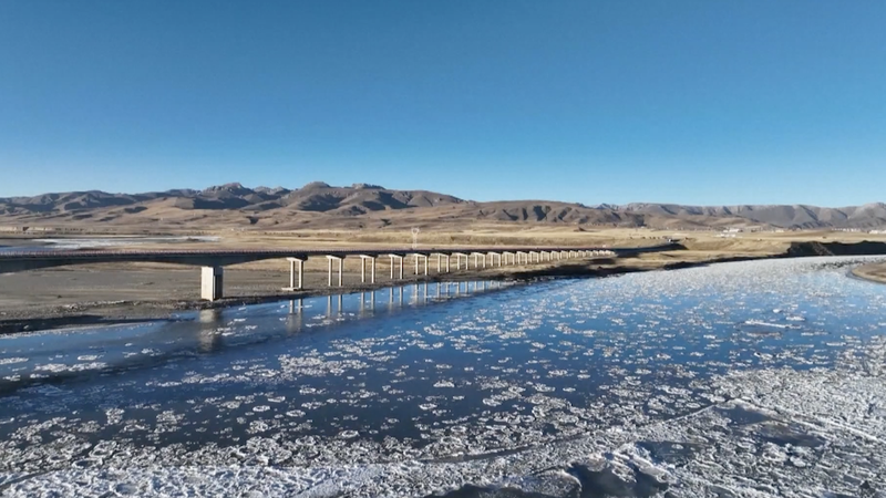 Dòng băng trôi biến sông Hoàng Hà thành phòng trưng bày nghệ thuật mùa đông video poster