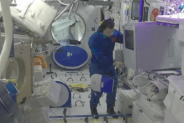 Shenzhou-20 sẽ quay trở về không người lái sau tác động của mảnh vỡ không gian