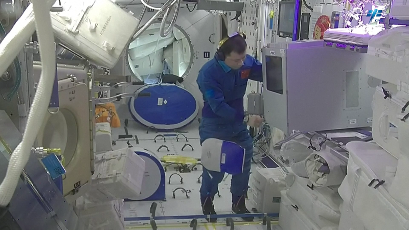 1B5RBGXAORJPAW40MS30 - Thế Giới Trong Tầm Tay Shenzhou-20 sẽ quay trở về không người lái sau tác động của mảnh vỡ không gian