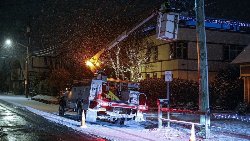 Bão tuyết NYC khiến hơn 1.700 chuyến bay bị hủy, cảnh báo đi lại được ban hành video poster