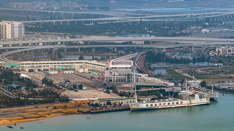 Các Quy Tắc Hải Quan Mới Biến Hải Nam Thành Điểm Nóng Cho Các Nhà Đầu Tư Nước Ngoài video poster