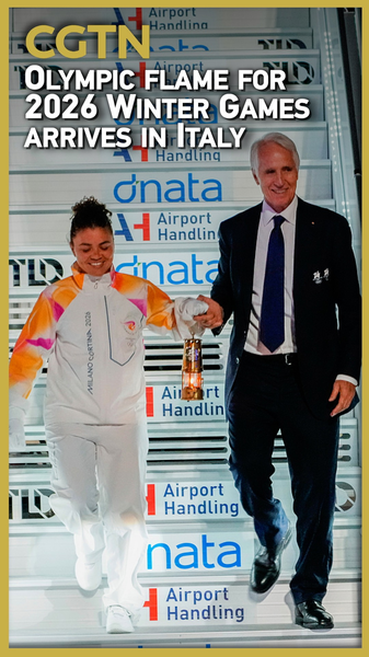 Ngọn lửa Olympic đến Ý khi cuộc rước đuốc chuẩn bị bùng cháy video poster