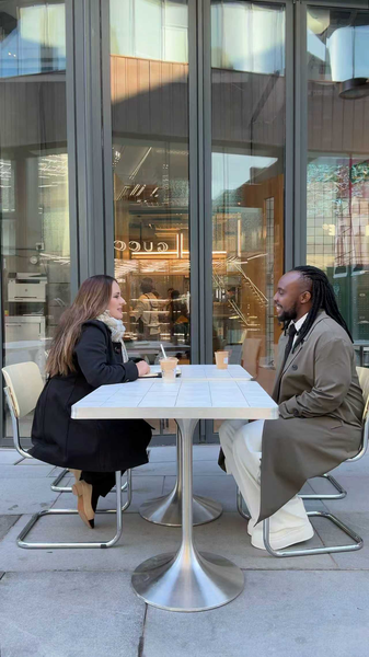 9PDWIPTRVS1VRE857T9C - Thế Giới Trong Tầm Tay Từ Người Dẫn Chương Trình Truyền Hình Châu Phi đến Nhà Cách Tân Số ở Bắc Kinh video poster