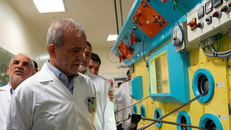 Iran hứa phản ứng mạnh mẽ khi Trump đe dọa tấn công quân sự