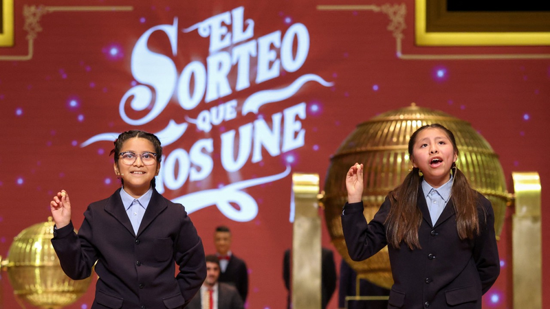 Lễ hội xổ số El Gordo của Tây Ban Nha mang niềm vui ngày lễ đến León bị ảnh hưởng bởi cháy rừng