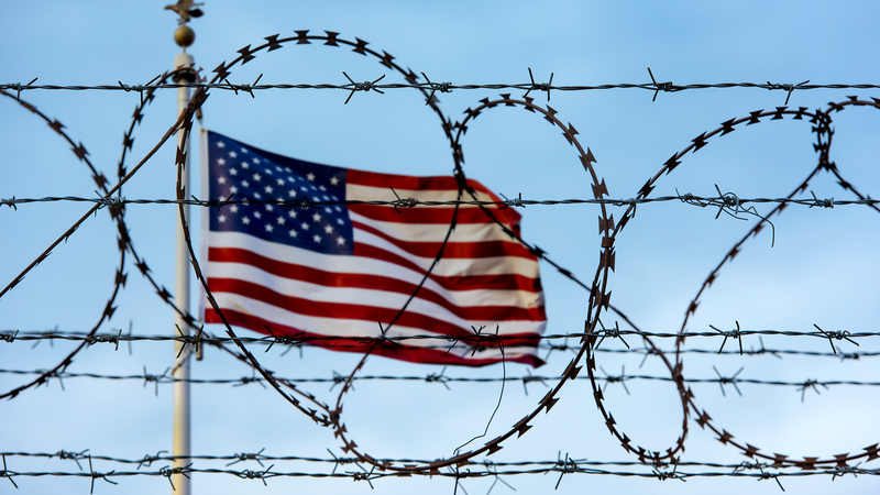 Trump Nhắm Tới Đàn Áp Nhập Cư Năm 2026 Giữa Làn Sóng Phản Đối Gia Tăng