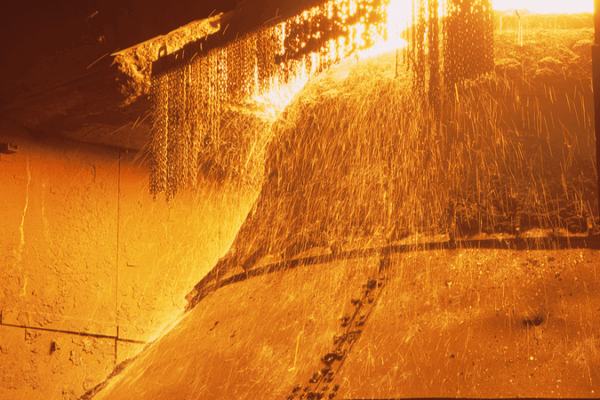 Algoma Steel cắt giảm 1.000 việc làm dưới áp lực từ thuế quan của Mỹ