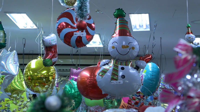 KSTQOH1NW1H3FXIN4ZET - Thế Giới Trong Tầm Tay Sản Phẩm Trung Quốc Thúc Đẩy Mùa Mua Sắm Giáng Sinh Ở Brazil video poster