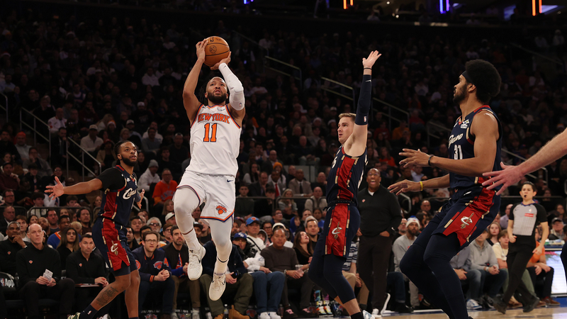 Knicks lội ngược dòng từ khoảng cách 17 điểm để vượt Cavs 126-124 vào ngày Giáng Sinh