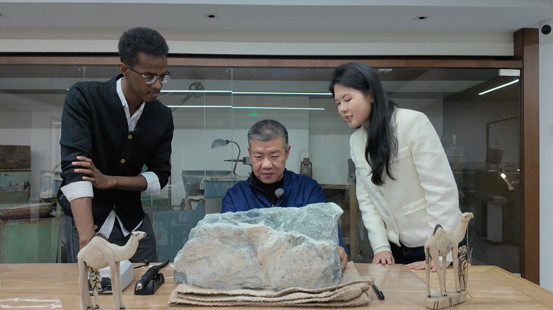 65 Năm Sau: Tượng Ngọc Kỷ Niệm Tình Hữu Nghị Trung Quốc-Somalia video poster