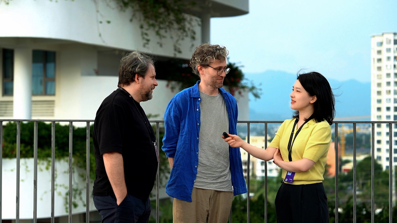 QOGHJCKXHHN1P1RNFX0P - Thế Giới Trong Tầm Tay Các nhà làm phim Đức và Nga tôn vinh tính phổ quát của điện ảnh tại HIIFF 2025 video poster