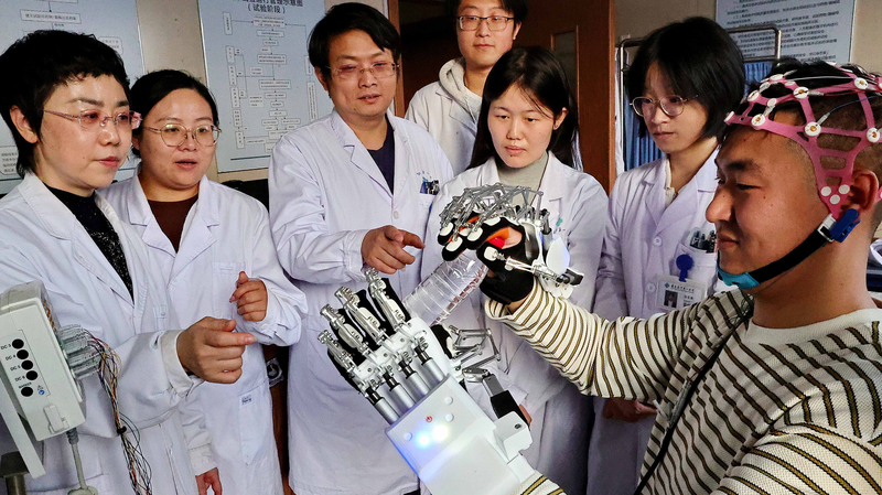 Triển lãm Thâm Quyến trình diễn công nghệ não-máy thế hệ mới của Trung Quốc đại lục