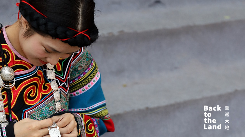 RN7MCPO4L3VLBGBK4V74 - Thế Giới Trong Tầm Tay Những câu chuyện bạc: Hé lộ trang sức núi của người Yi