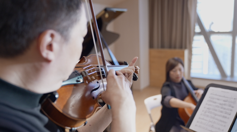 RQGMDBYAOMCZ9IIHGOZF - Thế Giới Trong Tầm Tay Các Nhạc Công Tôn Vinh Lính Cứu Hỏa Hong Kong Đã Ngã Xuống Bằng Buổi Hòa Nhạc Từ Thiện video poster