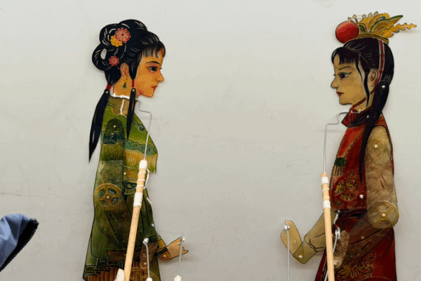 Buổi diễn rối bóng 'Giấc mộng lầu hồng' đa ngôn ngữ ra mắt tại Bắc Kinh