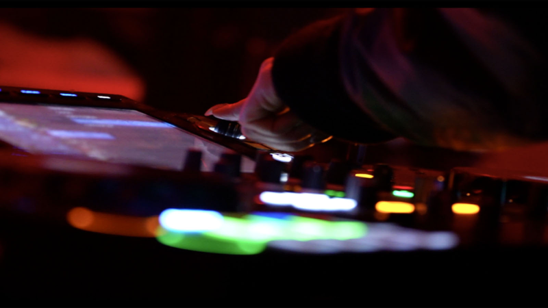 SOMFI2YRK7A04EWP7EOS - Thế Giới Trong Tầm Tay Triển lãm Thế giới Techno mang nhạc Detroit đến Bắc Kinh video poster