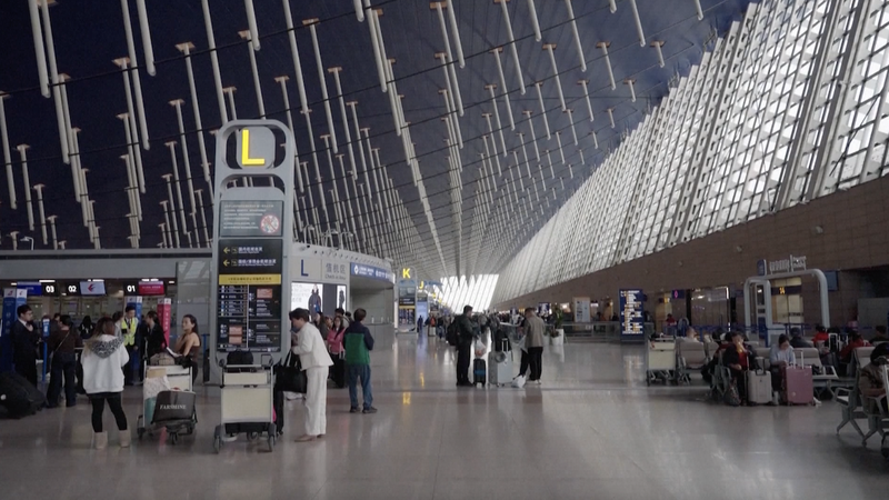 V6XORSLJZ6SLADOG2IVM - Thế Giới Trong Tầm Tay Khách Du Lịch Đại Lục Trung Quốc Chuyển Từ Nhật Bản Sang Thái Lan và Các Nơi Khác video poster