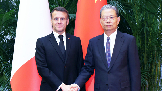 Chủ tịch NPC Trung Quốc Triệu Lạc Tế gặp Tổng thống Macron tại Bắc Kinh